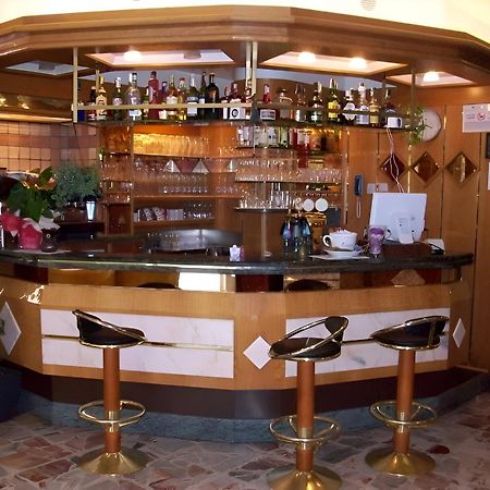Hotel Angelini Torbole Sul Garda Exterior photo