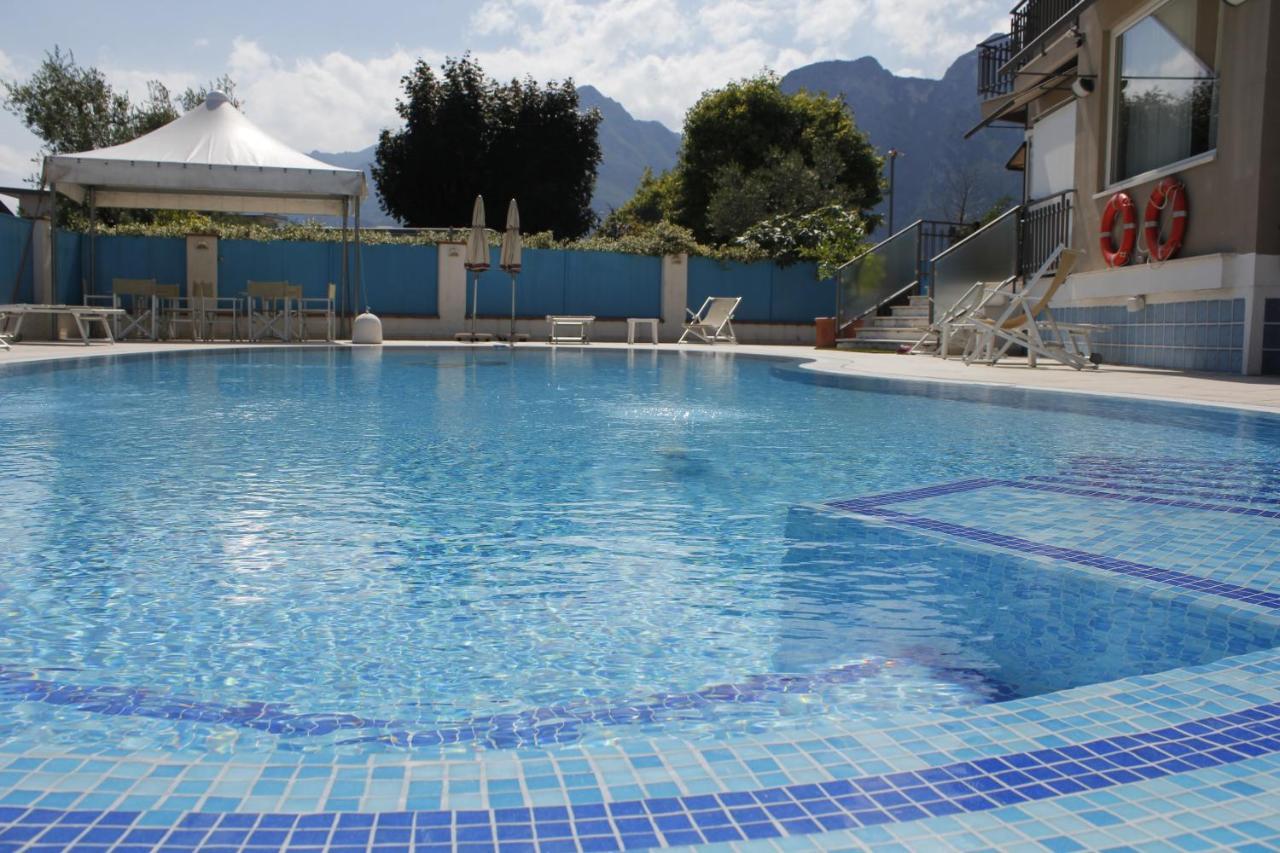 Hotel Angelini Torbole Sul Garda Exterior photo